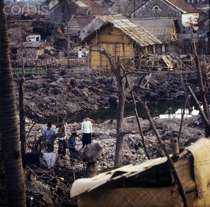Hà Nội tháng 3/1973. Cảnh hoang tàn tại phố Khâm Thiên.